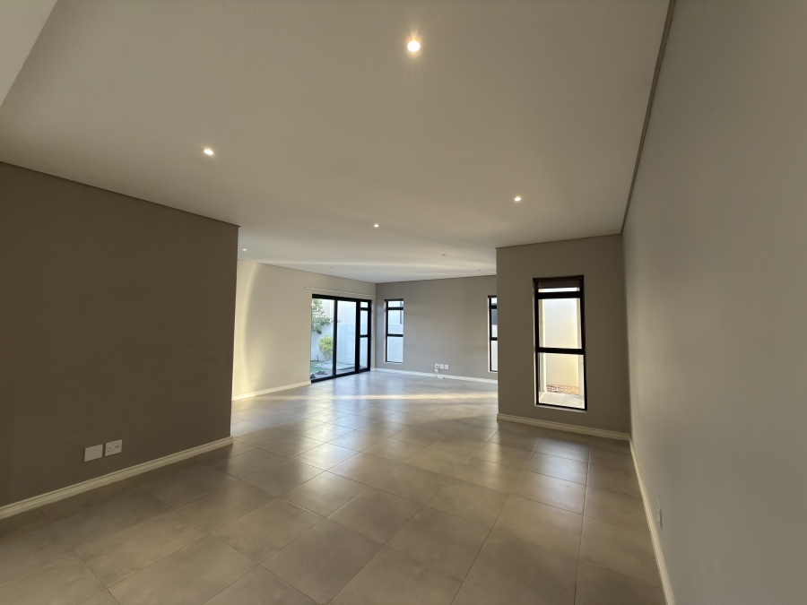 3 Bedroom Property for Sale in Groot Phesantekraal Estate Western Cape